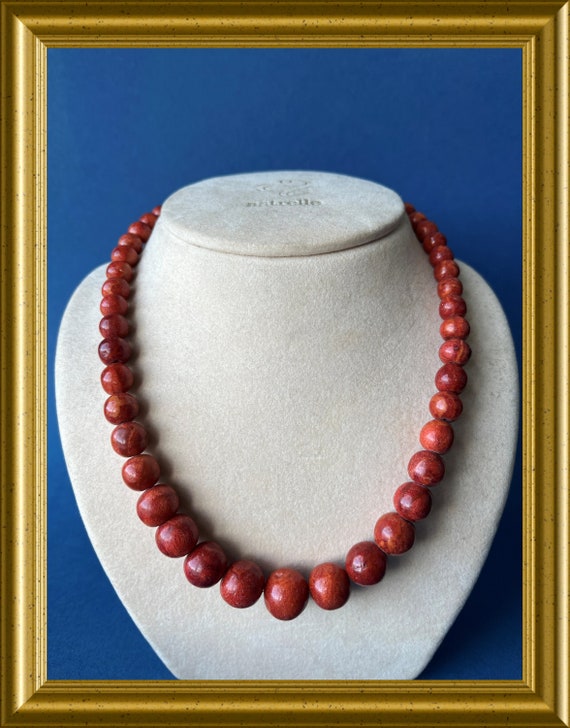Vintage sponge coral necklace with round beads
