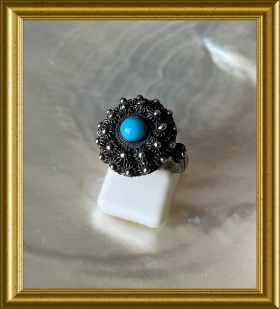 Vintage small blue silver ring: Zeeuwse knoop