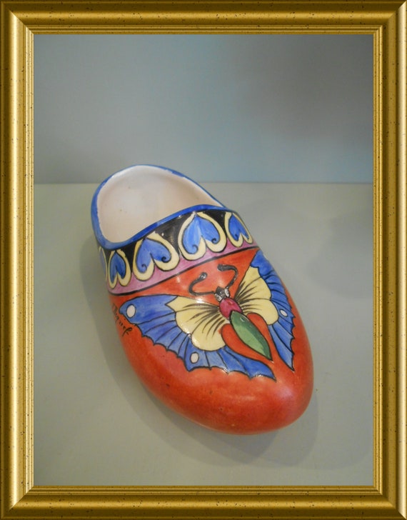 Lovely French art deco handpainted clog with butterfly : signed I. Dignef