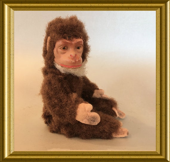 Antique small monkey, wire frame