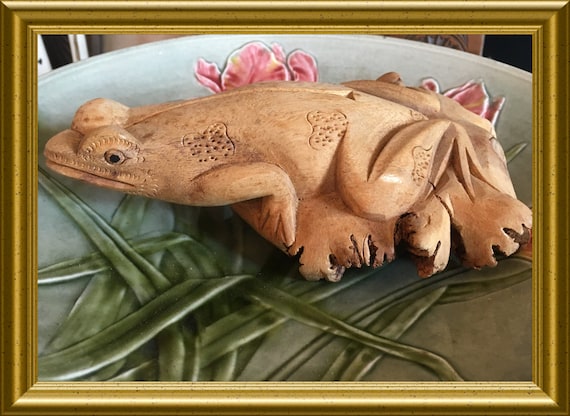 Vintage carved wooden figurine: frog, parasite wood chinaberry tree