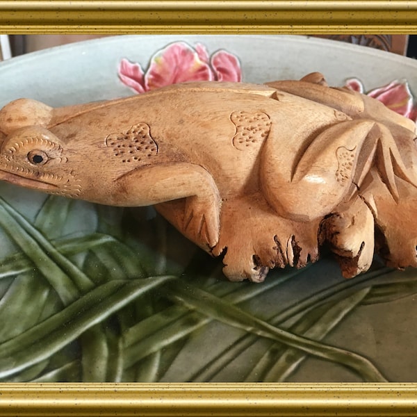 Vintage carved wooden figurine: frog, parasite wood chinaberry tree