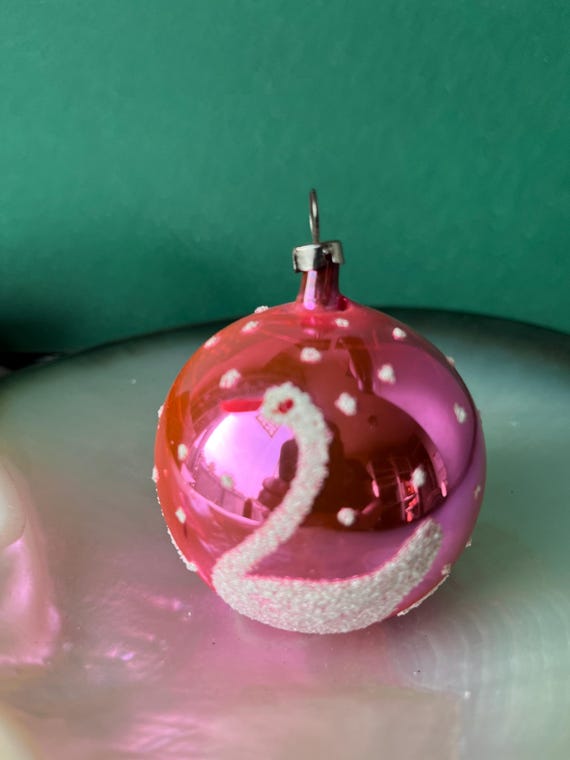 Vintage pink glass Christmas ornament : swan