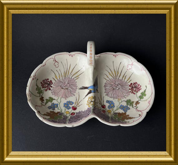 Beautiful vintage handpainted dish: Ivora art pottery Gouda
