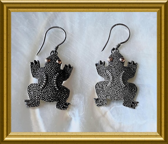 Vintage silver earrings: frog