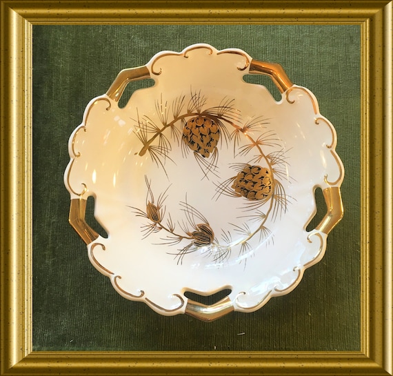 Flora Gouda art pottery bowl, dish , plate: Denna, pine