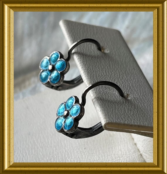 Vintage silver earrings: blue enamelled flowers