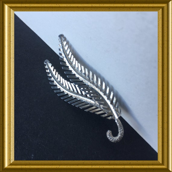 Beautiful silver brooch : double fern leaf