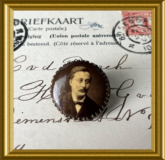 Antique brooch pin : photograph portrait man, mourning jewelry