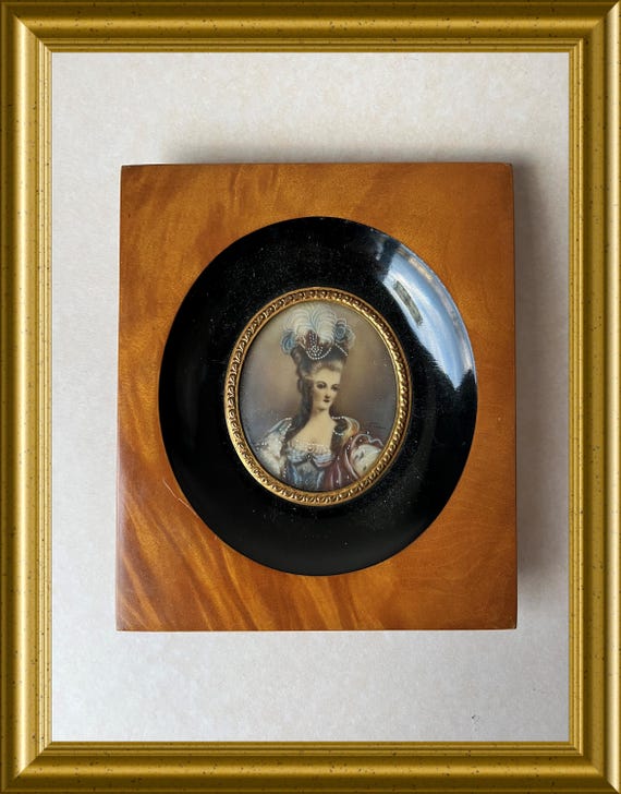 Vintage frame: miniature portrait, lady