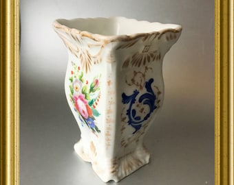 Antyczny, ręcznie malowany wazon porcelanowy