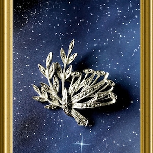Beautiful vintage silver brooch with marcasite