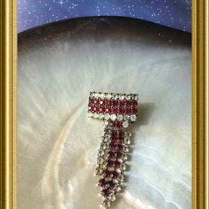 Vintage strass brooch: costume jewelry
