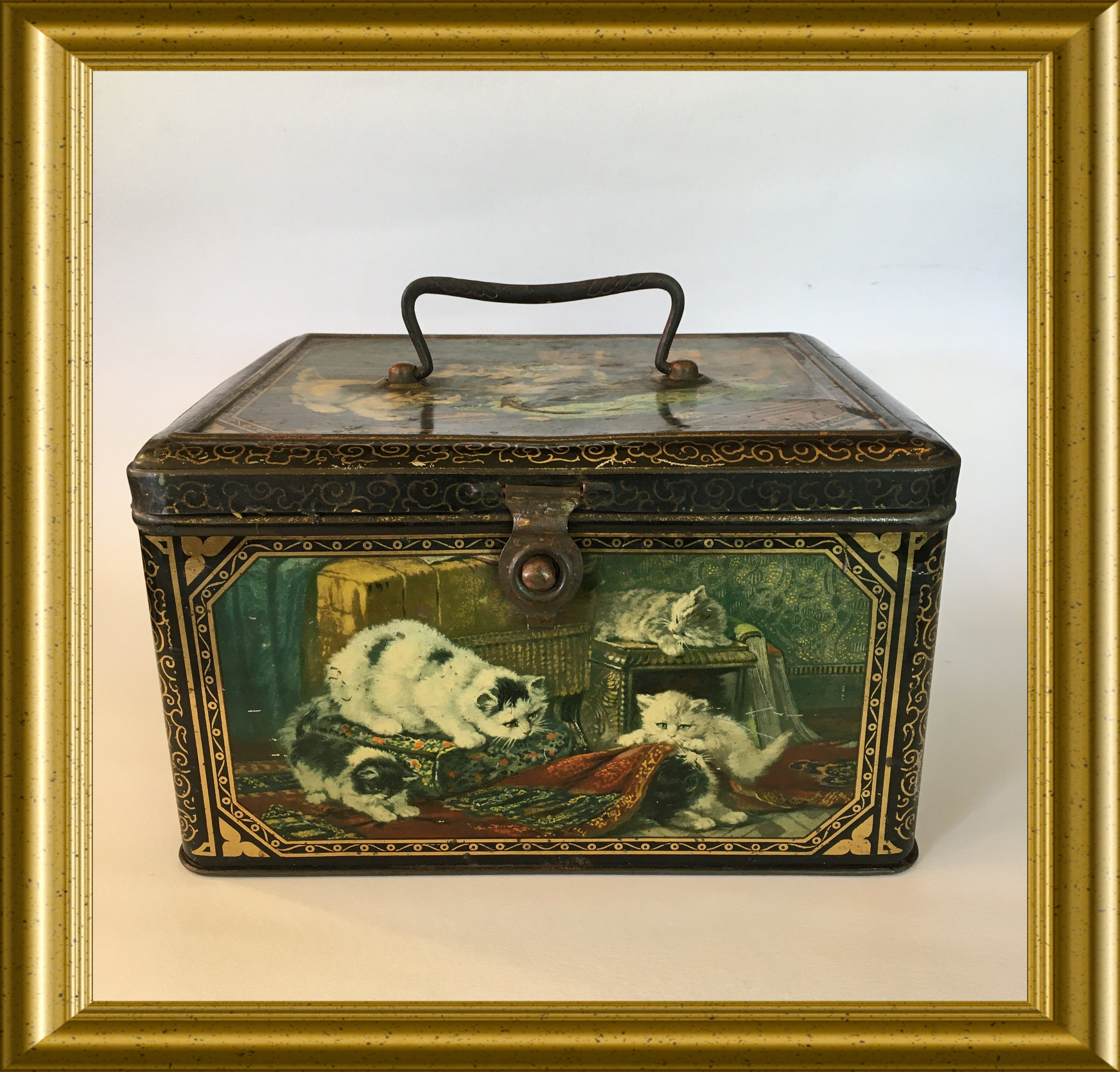 Large size antique cat biscuit tin, Henriette Ronner, 20's