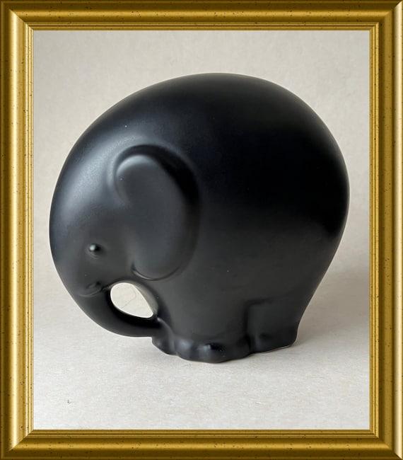 Art deco black ceramic figurine: elephant