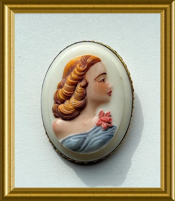Vintage glass cameo brooch, uranium glass