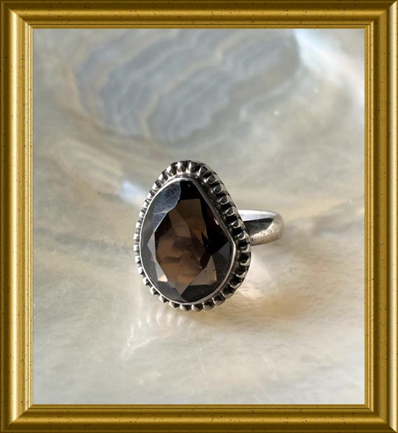 Vintage small facetted brown silver ring