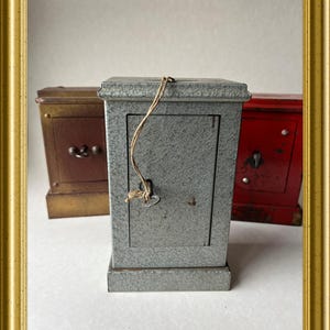 Ancien Petit Coffre Fort En Métal Avec Clé – Boîte à Clef Vintage