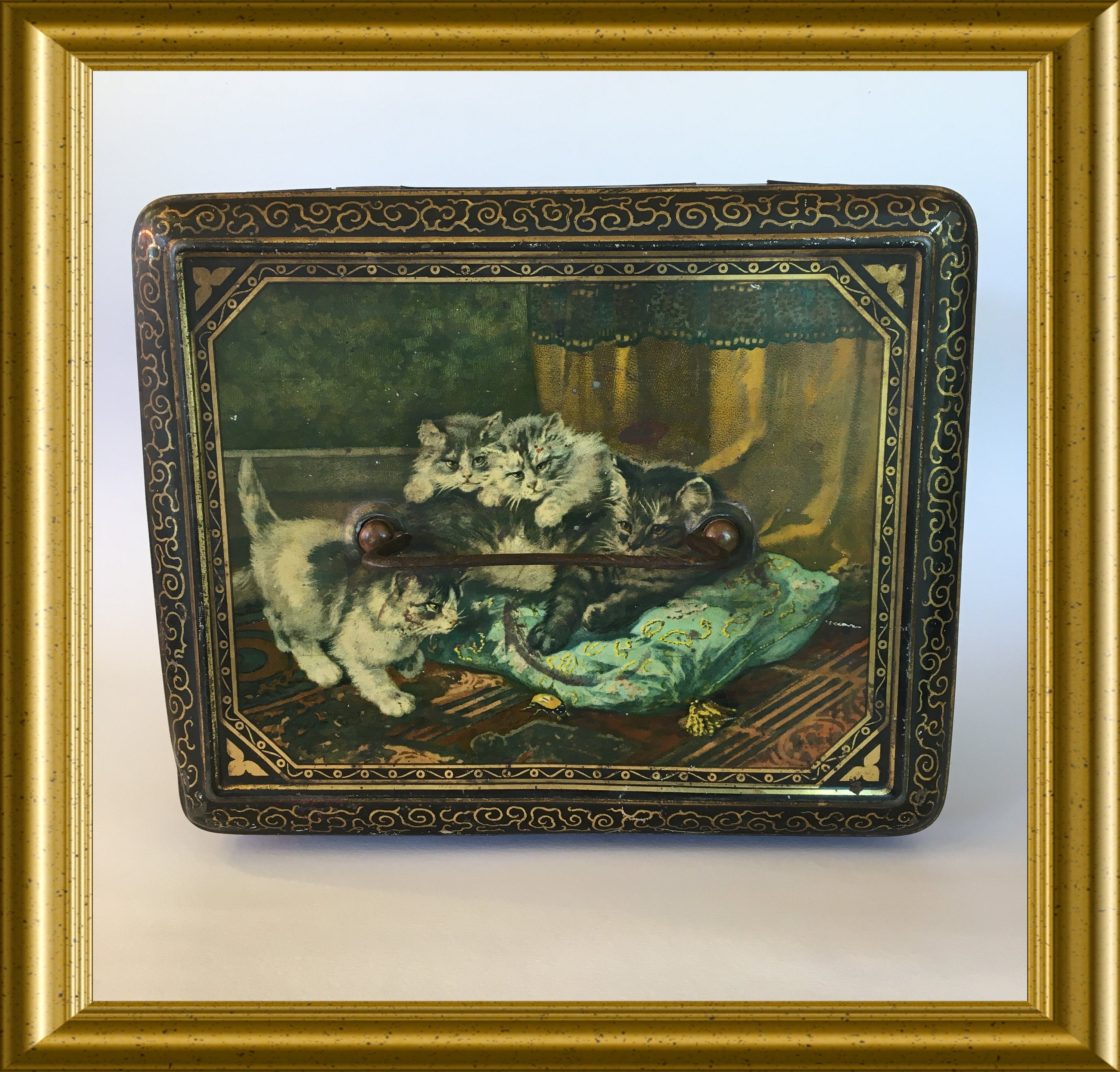 Large size antique cat biscuit tin, Henriette Ronner, 20's
