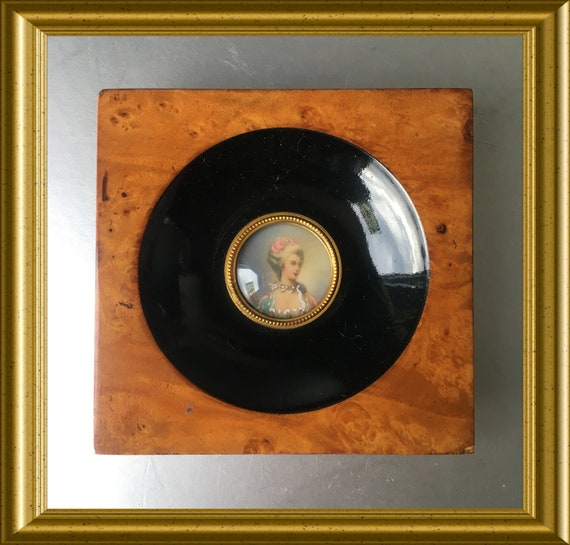 Vintage frame: miniature portrait, lady