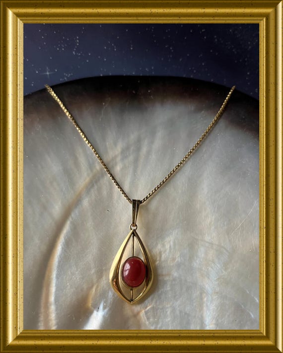 Vintage gold plated pendant with necklace