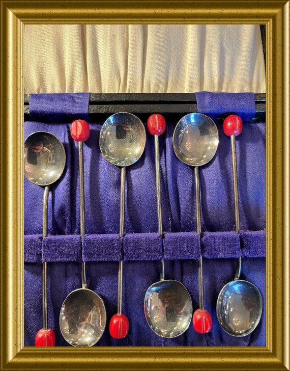 Art deco silver plated spoons, 6 pieces in box