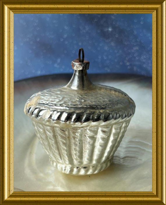 Vintage glass christmas ornament (nr.96):  basket