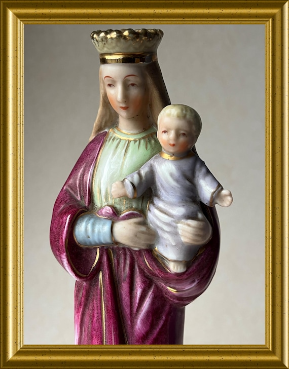 Vintage porcelain figurine: madonna, Mary with child