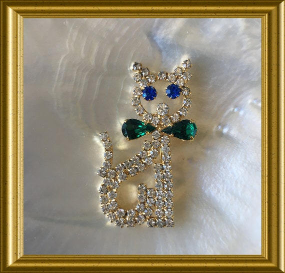 Lovely large strass brooch, costume jewelry: cat