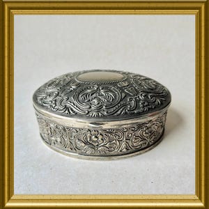 Jolie boîte ovale en métal/boîte à bijoux