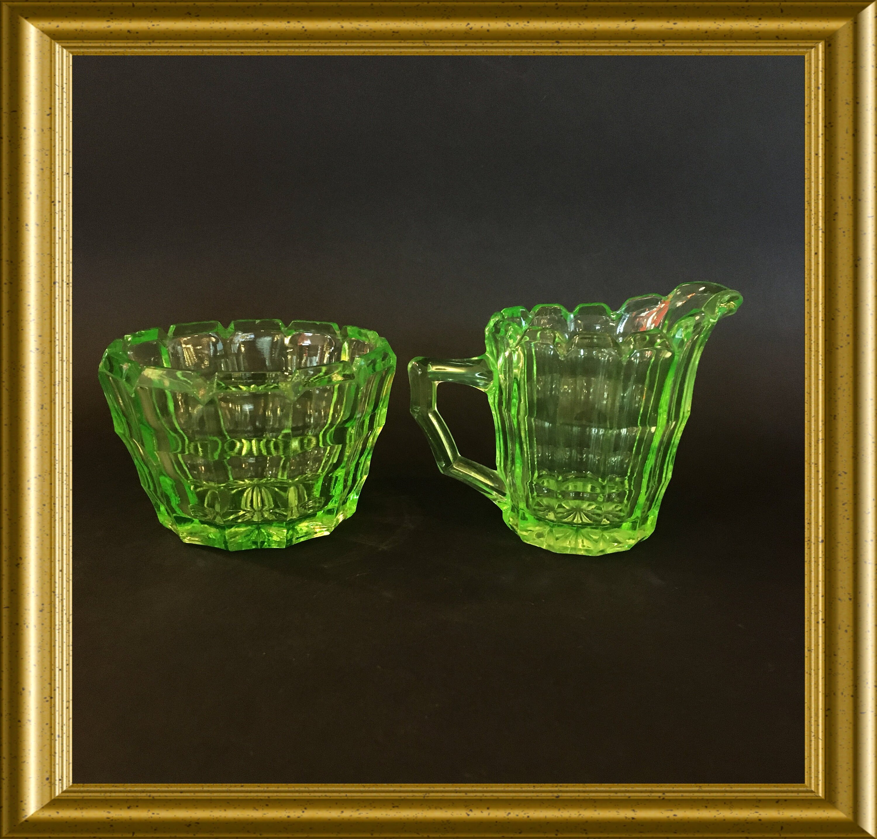 Annagreen uranium glass creamer and sugar bowl Copier, Leerdam