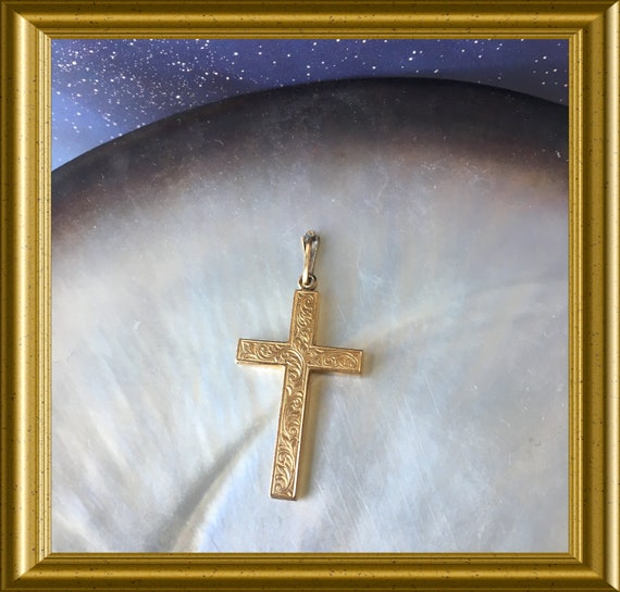 Lovely vintage gold plated pendant: engraved cross