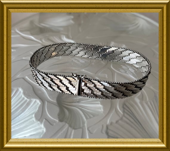 Vintage sterling silver bracelet