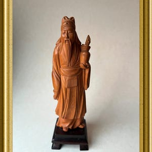 Vintage Chinese wooden figurine: man