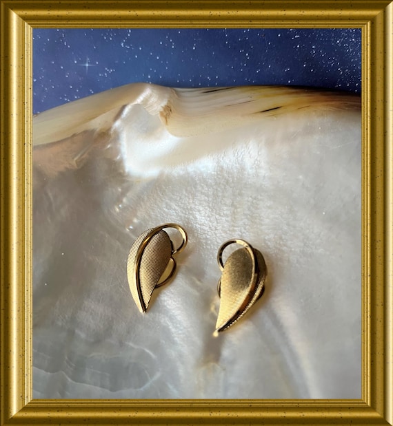 Vintage lovely gold-plated clip-on earrings: K&L