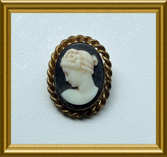 Vintage small glass cameo brooch, uranium glass