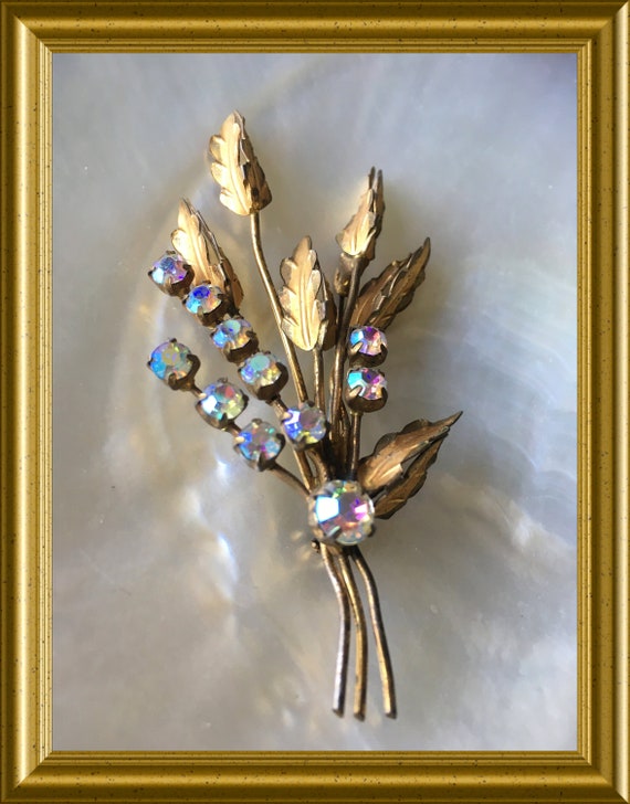 Vintage strass brooch: costume jewelry