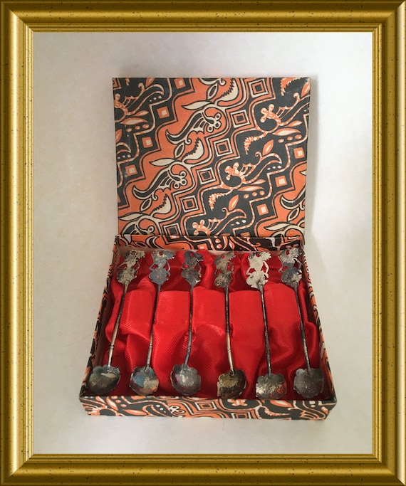 Yogya / djokja small wayang spoons in a box