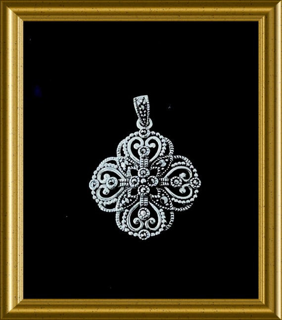 Beautiful silver pendant with marcasite