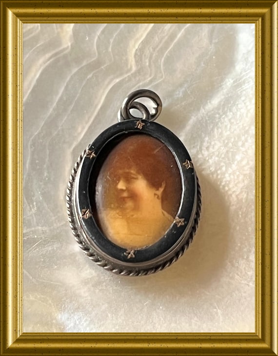 Antique small double sided picture pendant: mourning jewelry