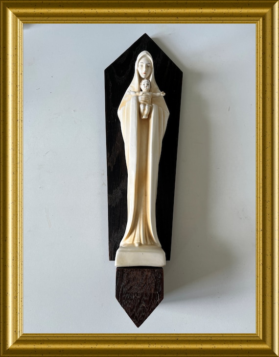 Lovely ceramic figurine: madonna with child, Mary with child, Hummel, with wooden console
