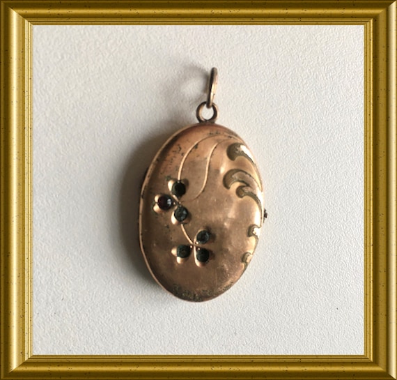 Antique pendant for picture: locket