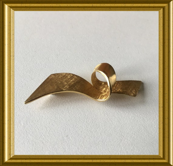 18 carat golden pin brooch: ribbon