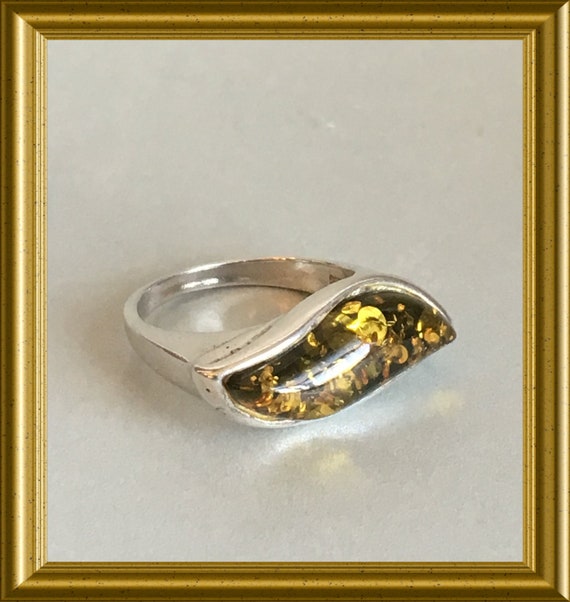 Vintage silver ring with amber