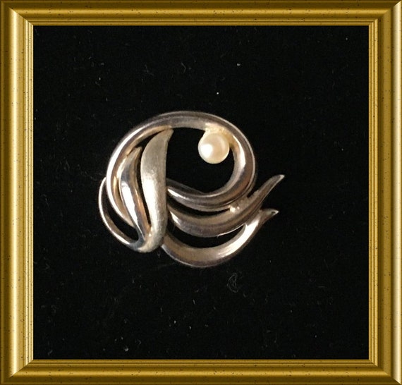 Vintage small sterling silver brooch with pearl: Moser & Pfeil