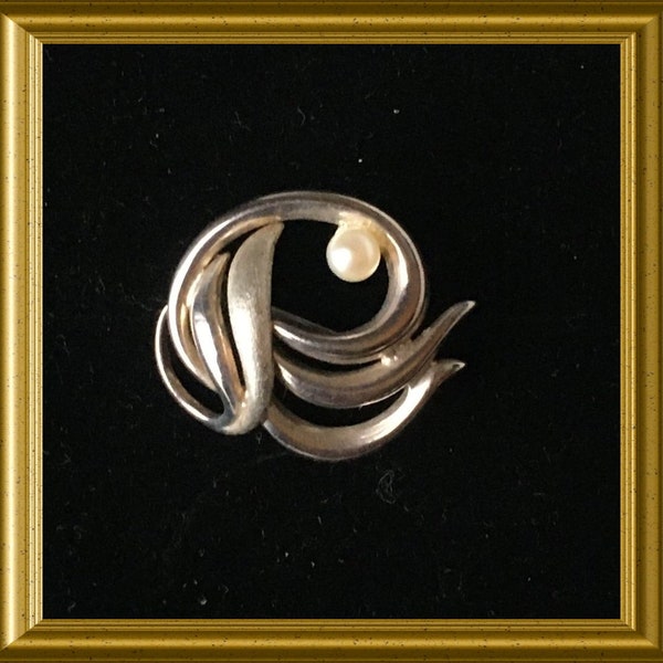 Vintage small sterling silver brooch with pearl: Moser & Pfeil