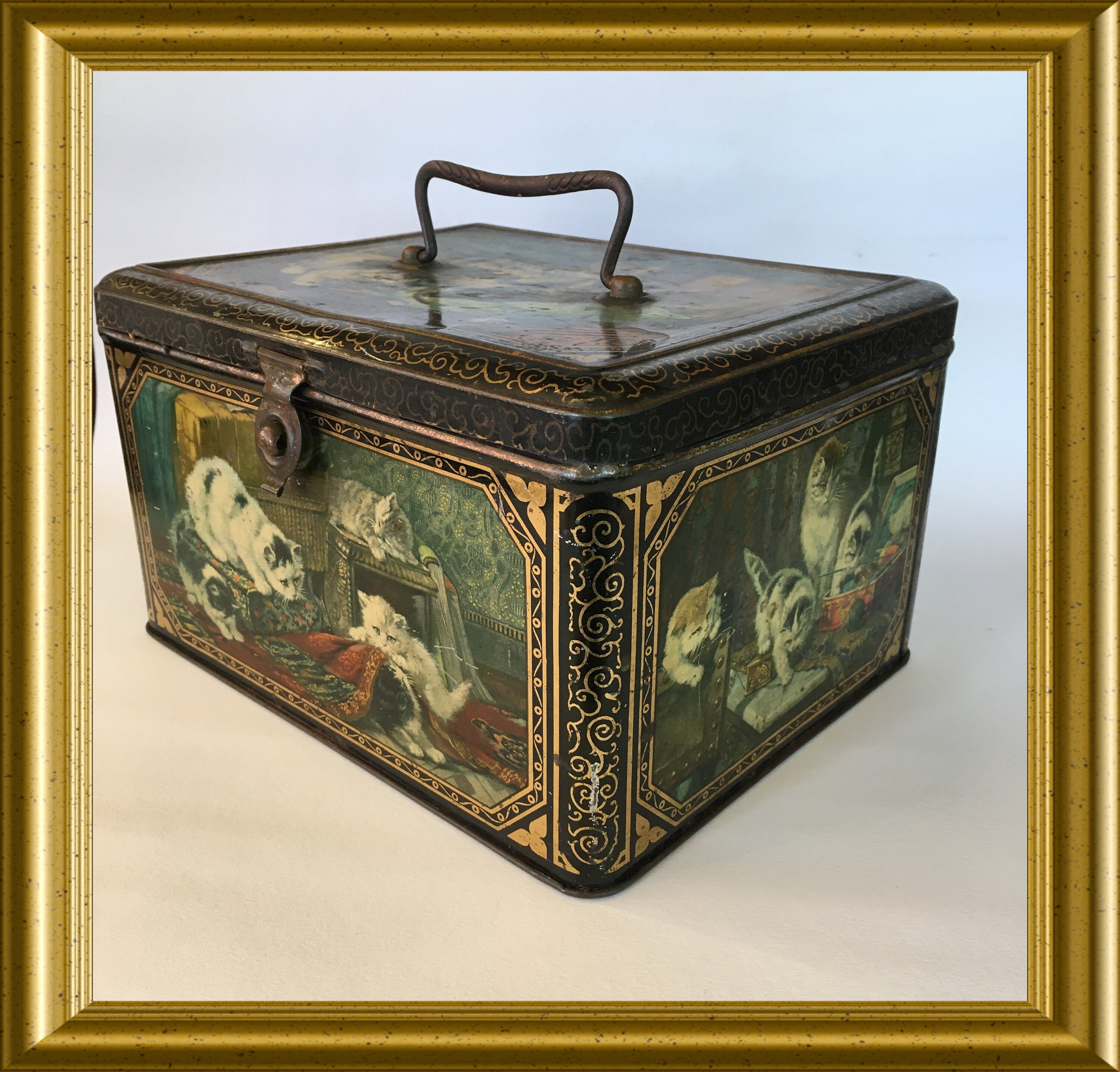 Large size antique cat biscuit tin, Henriette Ronner, 20's