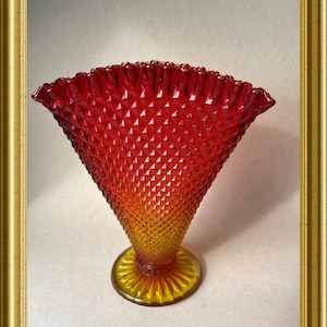 Vintage fan-shaped vase amberina glass