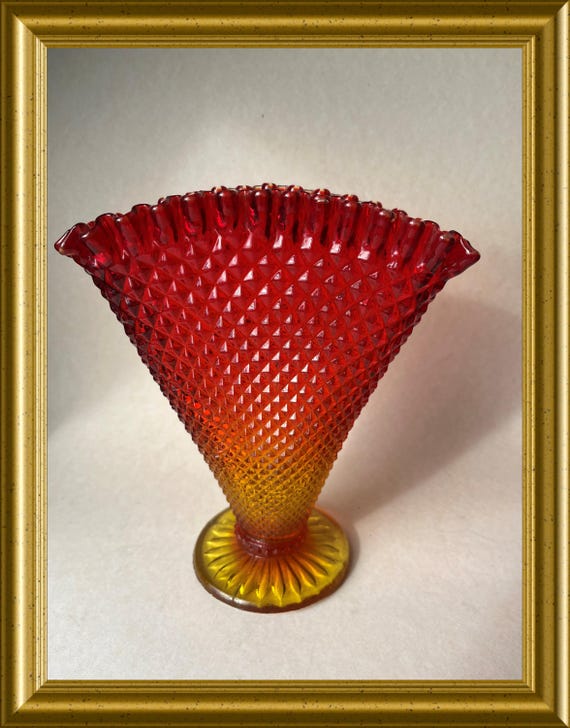 Vintage fan-shaped vase amberina glass