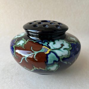 Vintage art pottery vase/ rosebowl : Regina pottery Gouda